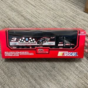 NASCAR Dale Earnhardt 1993 die cast cab racing team transporter NWT